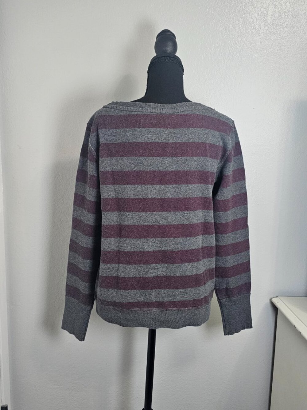 American Eagle Y2K NY State Division Gray/Purple Striped Sweatshirt Size Small - Picture 4 of 7